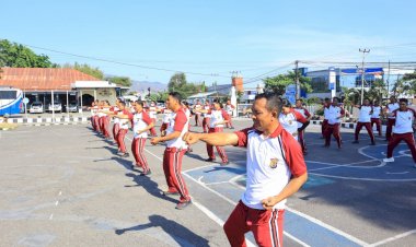 Kompak-dan-Sigap!-Personel-Polres-Sikka-Polda-NTT-Olahraga-Bersama-dan-Asah-Kemampuan-Bela-Diri