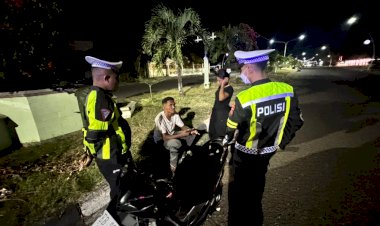 Patroli-Lampu-Biru-Polres-Sikka-Polda-NTT-Ciptakan-Kamseltibcarlantas-Aman-dan-Kondusif