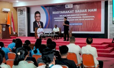 Dr.-Andreas-Hugo-Pareira-Ajak-Mahasiswa-Unipa-Maumere-Jadi-Pelopor-Masyarakat-Sadar-HAM”