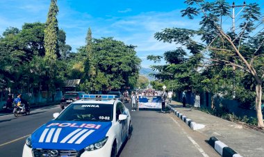Satlantas-Polres-Sikka-Polda-NTT-Kawal-Jalan-Sehat-HUT-ke-35-SMAS-Bhaktyarsa