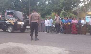 Prosesi-Lilin-Tutup-Ziarah-Akbar-Keuskupan-Maumere-Tahun-2025-Polres-Sikka-Polda-NTT-Lakukan-Pengamanan