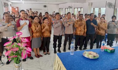 “Jumat-Curhat-Polres-Sikka:-Dari-Aula-Sekolah-Hingga-Dusun,-Polisi-Dengar-Aspirasi”