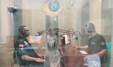 POLRES-SIKKA-POLDA-NTT-GANDENG-DINAS-KOMINFO-KAB.SIKKA-SOSIALISASI-LITERASI-DIGITAL-MELALUI-TALKSHOW-SIARAN-RADIO-SUARA-SIKKA