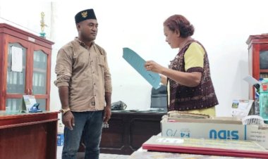 “Polres-Sikka-Polda-NTT-Kawal-Aksi-Damai-FOKALIS,-Simbol-Batu-Jadi-Pesan-Moral-untuk-DPRD”