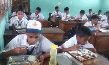 1.523-Siswa-di-Kecamatan-Nita-Terima-Makanan-Bergizi,-Polsek-Nita-Polres-Sikka-Pastikan-Penyaluran-Tepat-Sasaran