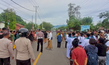 Pengamanan-Ketat-Polsek-Kewapante-Polres-Sikka-Warnai-Penjemputan-Imam-Baru-di-Kangae