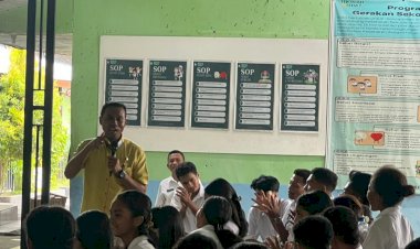 Sentuh-Dunia-Pendidikan,-Satresnarkoba-Polres-Sikka-Polda-NTT-Sosialisasi-Anti-Narkoba-dan-Anti-Perundungan