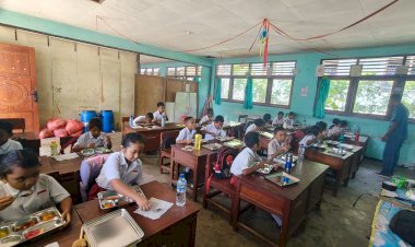 Makan-Bergizi-Gratis-di-Nita-Sikka-:-47-Warga-Lokal-Jadi-Penggerak-Dapur-Sehat-Anak-Sekolah”