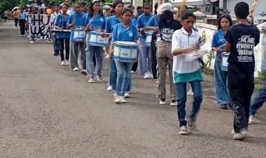 Jalan-Sehat-Semarak-HUT-Sta.-Elisabeth,-Polsek-Lela-Polres-Sikka-Pastikan-Situasi-Kondusif-di-Sepanjang-Rute