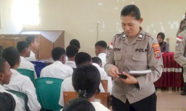 Jaga-Masa-Depan-Generasi-Muda,-Polres-Sikka-Polda-NTT-Sentuh-Pelajar-SMK-3-Maumere-Lewat-Himbauan-Kamtibmas