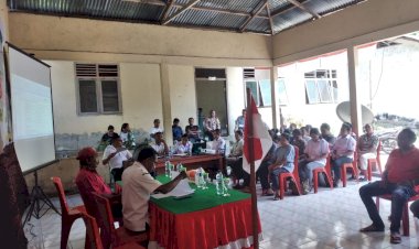 Dari-Aula-Desa-Iligai-Sikka,-Bhabinkamtibmas-Suarakan-Pesan-Kamtibmas-di-Tengah-Musrenbang-RKPDes-2026