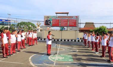 Polres-Sikka-Polda-NTT-Gelar-Apel-Pagi-dan-Olahraga-Bersama:-Tingkatkan-Disiplin,-Kebugaran,-dan-Soliditas-Personel