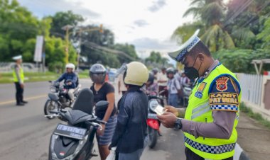 Polres-Sikka-Polda-NTT-Gelar-Operasi-Penertiban-Ranmor-Terpadu,-Puluhan-Pelanggar-Terjaring-di-Dua-Titik-Strategis