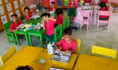 Program-MBG-Presiden-RI-Hadir-di-Sikka,-Ribuan-Pelajar-dan-Balita-Nikmati-Asupan-Bergizi