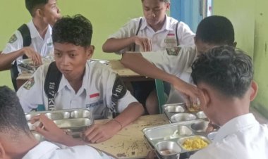 “Dari-Dapur-SPPG-ke-Sekolah-dan-Posyandu:-Program-Makan-Bergizi-Gratis-Presiden-RI-Menyentuh-24-Ribu-Warga-Sikka”