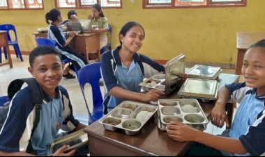 Dari-PAUD-hingga-Posyandu,-Program-Makan-Bergizi-Gratis-Presiden-RI-Sukses-Digelar-di-Sikka