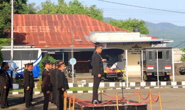 Polres-Sikka-Polda-NTT-Gelar-Upacara-Bela-Negara,-Tekankan-Perang-Hoaks-hingga-Bencana-sebagai-Ancaman-Nyata