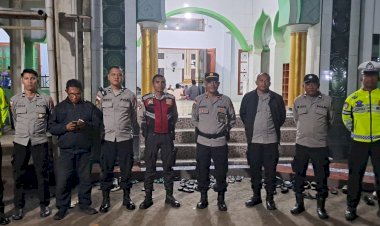 Polres-Sikka-Polda-NTT-Pastikan-Keamanan,-Hikmah-Isra’-Mi’raj-Menggema-di-Masjid-Darussalam-Waioti