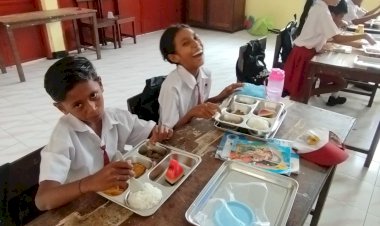 Program-Makan-Bergizi-Gratis-Menjangkau-33.683-Warga-Sikka,-Negara-Hadir-dari-Dapur-hingga-Meja-Makan-Anak-Bangsa