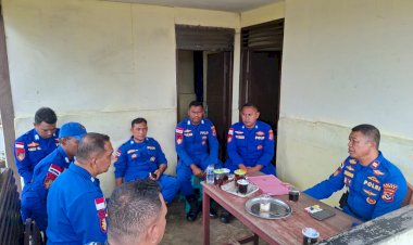 Perkuat-Disiplin-dan-Integritas,-Kasat-Polairud-Polres-Sikka-Polda-NTT-Gelar-Anev-dan-Waskat-Personel