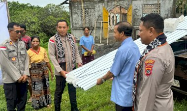 Polri-Merawat-Toleransi,-Oikumene-Polres-Sikka-Polda-NTT-Salurkan-Bantuan-ke-Gereja-Daranatar