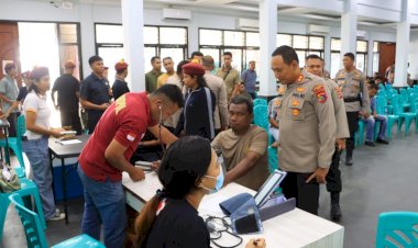 Polres-Sikka-Polda-NTT-Perkuat-Aksi-Kemanusiaan,-Donor-Darah-Dies-Natalis-ke-32-PMKRI-Maumere