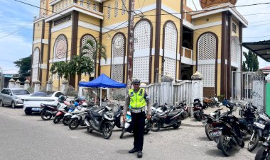 Jumat-Aman-di-Masjid-Al-Muhajirin,-Satlantas-Polres-Sikka-Polda-NTT-Pastikan-Lalu-Lintas-Kondusif