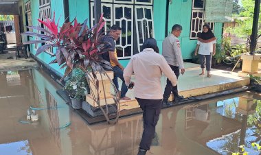 Cuaca-Ekstrem-Landa-Alok-Barat,-Kapolsek-Alok-Turun-Langsung-Tinjau-Lokasi-Bencana