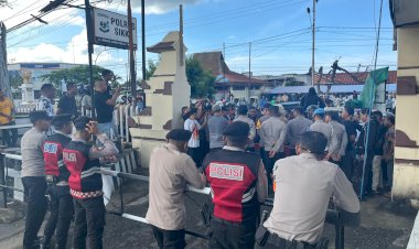 Polres-Sikka-Polda-NTT-Siagakan-Pengamanan-Terukur,-Aksi-Damai-FOKALIS-Berakhir-Kondusif