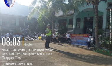 Humanis-dan-Edukatif,-Satlantas-Polres-Sikka-Polda-NTT-Gencarkan-Sosialisasi-Keselamatan-Berlalu-Lintas