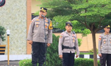 Jam-Pimpinan-Polres-Sikka-Polda-NTT:-Cuaca-Ekstrem-Mengintai,-Wakapolres-Sikka-Dorong-Profesional-Disiplin-dan-Kesiapsiagaan-Personel
