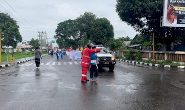 Kirab-Salib-Suci-NYD-Warnai-Senja-Maumere,-Keamanan-Terjaga-Hingga-Akhir-Kegiatan