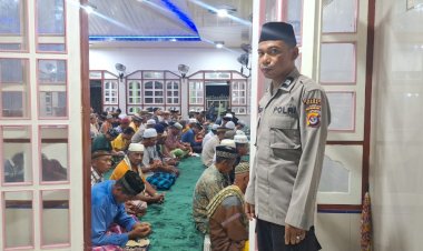 “Hadir-di-Setiap-Masjid,-Polres-Sikka-Polda-NTT-Pastikan-Tarawih-di-Kabupaten-Sikka-Aman-dan-Kondusif”