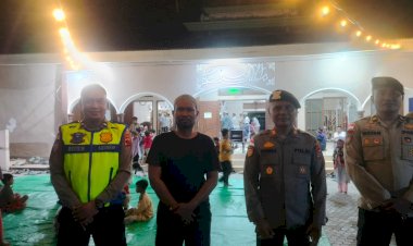 Polres-Sikka-Polda-NTT-Amankan-Sholat-Tarawih-di-Sejumlah-Masjid,-Jamaah-Tenang-dan-Ibadah-Kondusif