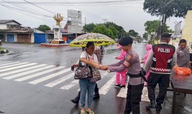 Sore-Penuh-Berkah,-Polres-Sikka-dan-Bhayangkari-Hangatkan-Ramadan-dengan-Takjil