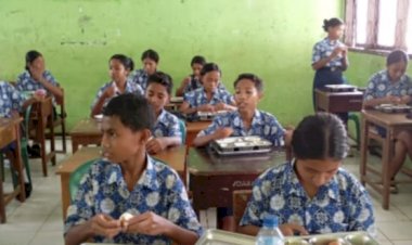 45.399-Porsi-MBG-Tersalurkan-di-Kabupaten-Sikka,-Distribusi-Serentak-di-16-SPPG-Berjalan-Aman-dan-Lancar