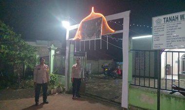 Tarawih-1447-H-di-Sikka-Aman-dan-Khidmat,-Polres-Sikka-Polda-NTT-Turunkan-Personel-di-Seluruh-Masjid