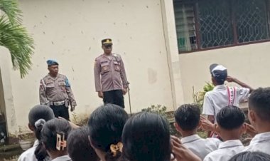 Polsek-Kewapante-dan-Nelle-Polres-Sikka-Gelorakan-Disiplin,-Anti-Bullying,-dan-Perang-terhadap-Narkoba-dari-Lapangan-Apel-Sekolah