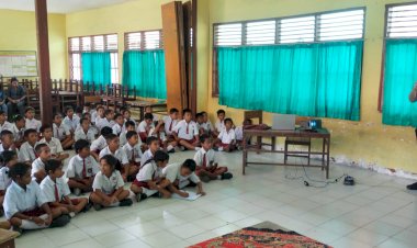 Dari-Ruang-Kelas:-Sat-Lantas-Polres-Sikka-Polda-NTT-Gaungkan-Budaya-Tertib-Berlalu-Lintas