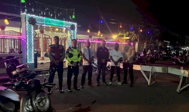 Polres-Sikka-Polda-NTT-Pastikan-Malam-Ramadhan-Kondusif,-Ratusan-Umat-Tenang-Jalani-Tarawih