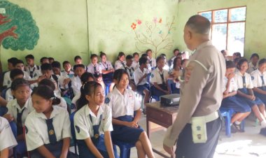 Polres-Sikka-Polda-NTT-Tegaskan-Komitmen-Kamseltibcarlantas,-Edukasi-Pelajar-Jadi-Garda-Terdepan