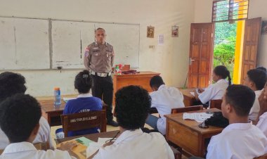 Edukasi-Keselamatan-Jalan,-Satlantas-Polres-Sikka-Polda-NTT-Sambangi-Pelajar-SMAK-Caritas