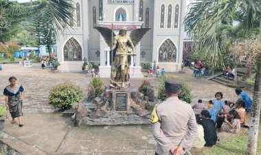 Amankan-Ibadah-Minggu-III-Prapaskah,-Polres-Sikka-Polda-NTT-Gelar-Pengamanan-dan-Patroli-di-Sejumlah-Paroki