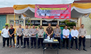 Perangi-Narkoba-hingga-Akar,-Polres-Sikka-Polda-NTT-Musnahkan-Barang-Bukti-Sabu-Berkekuatan-Hukum-Tetap
