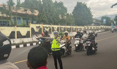 Strong-Point-Pagi-Satlantas-Polres-Sikka,-Wujud-Pelayanan-Presisi-untuk-Keselamatan-Pengguna-Jalan