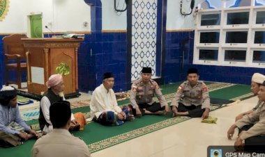 Ramadhan-Penuh-Kebersamaan,-Personel-Muslim-Polres-Sikka-Laksanakan-Tarawih-Keliling