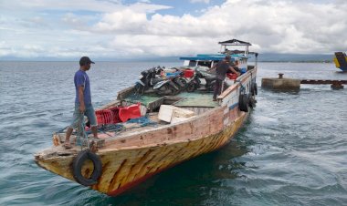 Kapal-Penumpang-Pemana-KM.-Wismawati-II-Bocor,-Otoritas-Pelabuhan-Larang-Angkut-Penumpang