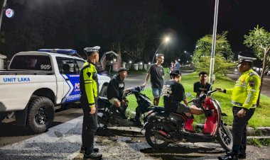 Lampu-Biru-Mengawal-Malam-Maumere,-Satlantas-Polres-Sikka-Perkuat-Pengamanan-Operasi-Ketupat-Turangga-2026