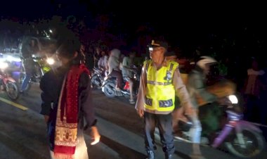 “Jajaran-Polres-Sikka–Polsek-Waigete-Siaga-Penuh,-Malam-Takbiran-Nangahale-Aman-dan-Khidmat”