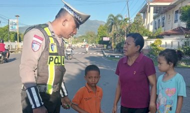 Strong-Point-Pagi-Digencarkan,-Satlantas-Polres-Sikka-Hadir-di-Tengah-Padatnya-Aktivitas-Warga